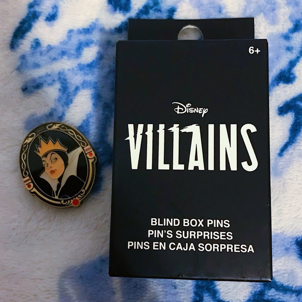 NWOT 🍎 Loungefly Evil Queen Enamel Pin